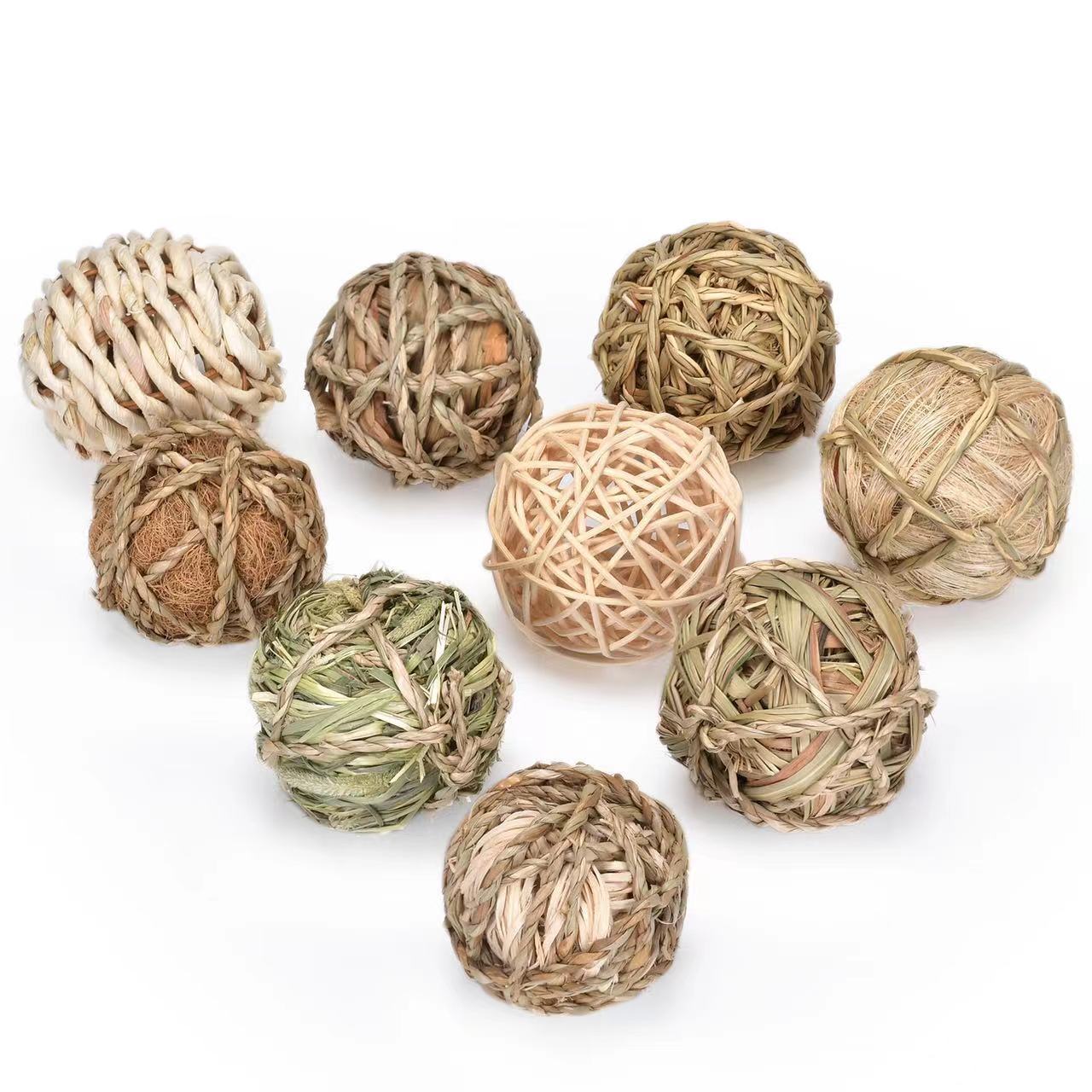Hand-Woven Timothy Grass Chew Ball for Small Pets